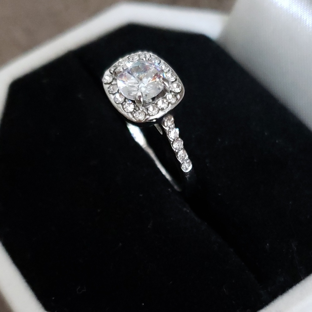 Big Cubic Zirconia Ring Fashion Wedding Jewelry - Picture 4 of 7